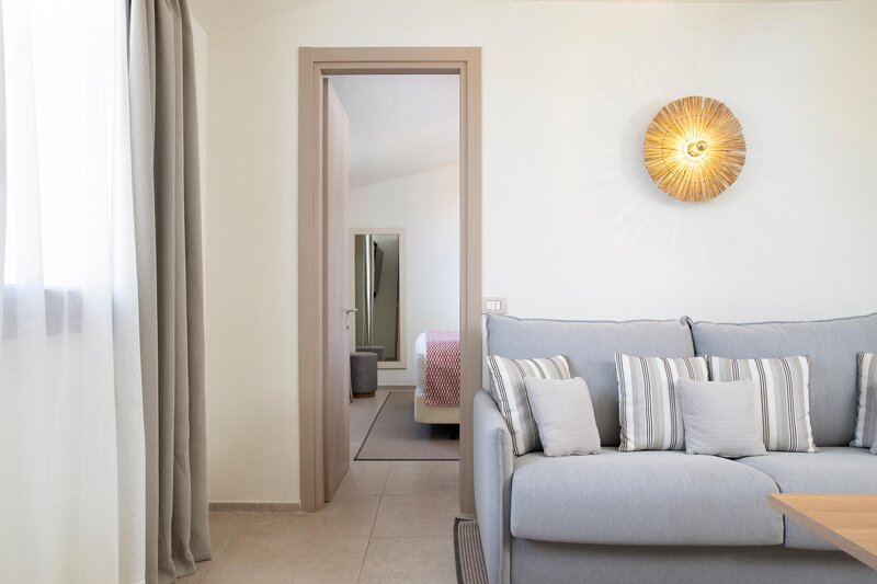 Mangia's Santa Teresa Sardinia, Curio Collection by Hilton 81