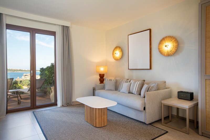 Mangia's Santa Teresa Sardinia, Curio Collection by Hilton 90