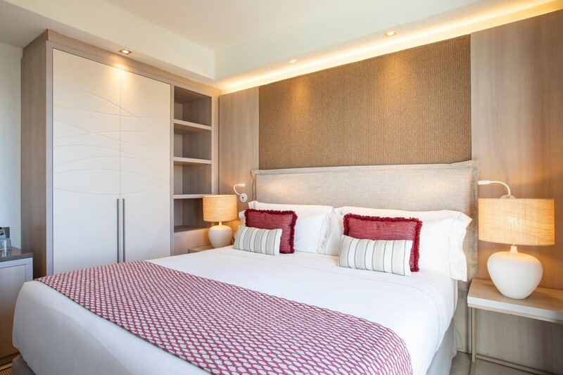 Mangia's Santa Teresa Sardinia, Curio Collection by Hilton 98