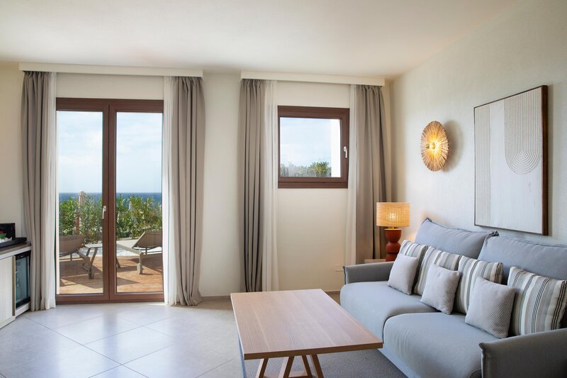 Mangia's Santa Teresa Sardinia, Curio Collection by Hilton 105