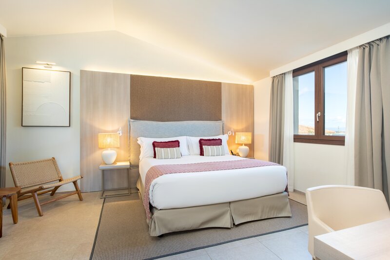 Mangia's Santa Teresa Sardinia, Curio Collection by Hilton 106