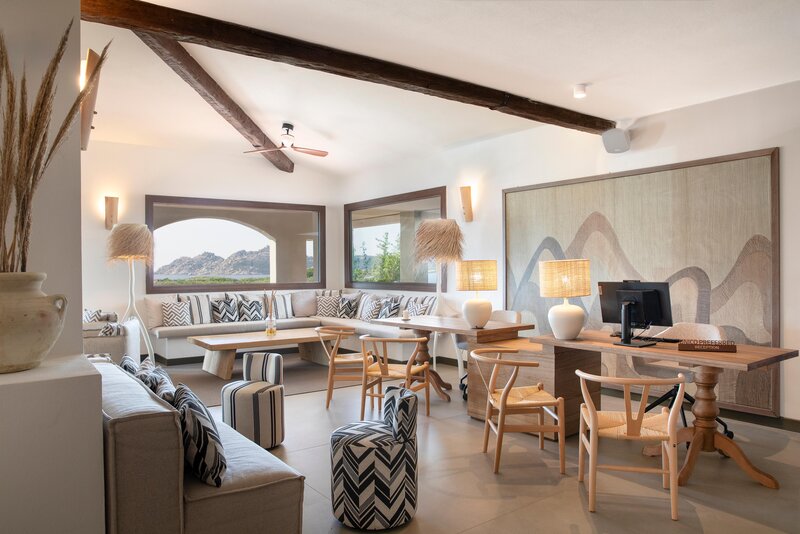 Mangia's Santa Teresa Sardinia, Curio Collection by Hilton 114