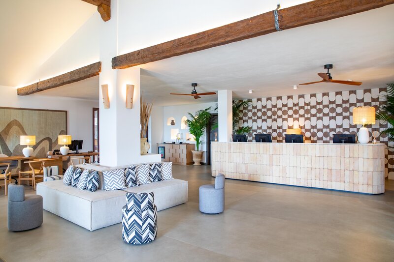 Mangia's Santa Teresa Sardinia, Curio Collection by Hilton 116