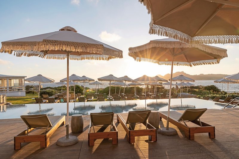 Mangia's Santa Teresa Sardinia, Curio Collection by Hilton 9