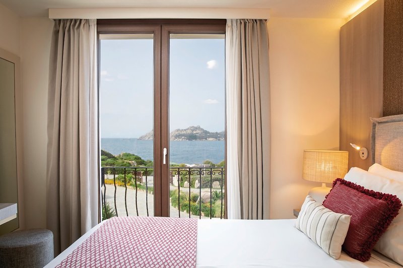 Mangia's Santa Teresa Sardinia, Curio Collection by Hilton 17