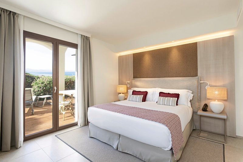 Mangia's Santa Teresa Sardinia, Curio Collection by Hilton 28