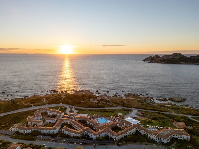 Mangia's Santa Teresa Sardinia, Curio Collection by Hilton 9