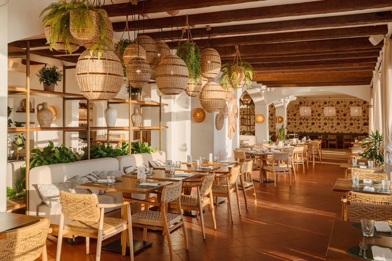 Mangia's Santa Teresa Sardinia, Curio Collection by Hilton 14