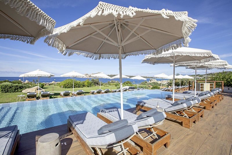 Mangia's Santa Teresa Sardinia, Curio Collection by Hilton 10