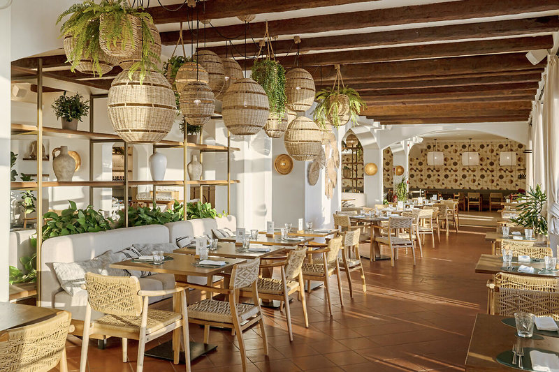 Mangia's Santa Teresa Sardinia, Curio Collection by Hilton 14