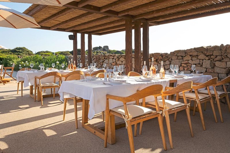 Mangia's Santa Teresa Sardinia, Curio Collection by Hilton 16
