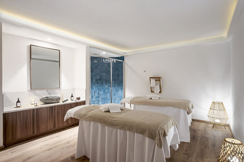 Mangia's Santa Teresa Sardinia, Curio Collection by Hilton 43