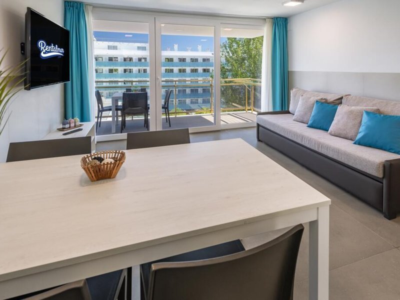 Salou Playa Family Suites by Rentalmar 1