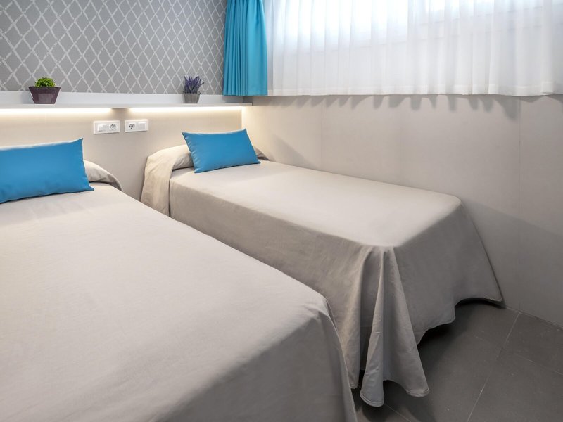 Salou Playa Family Suites by Rentalmar 5
