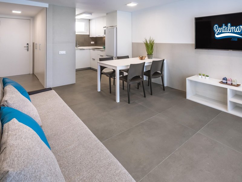 Salou Playa Family Suites by Rentalmar 6