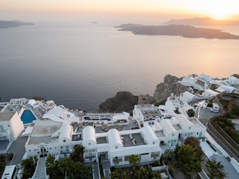 Apeiron Blue Santorini 1