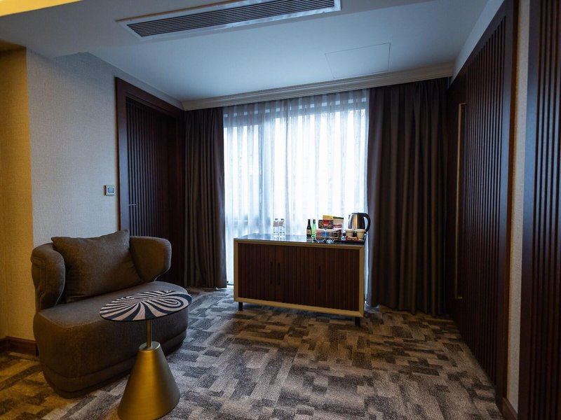 Tonight Hotel Port 4