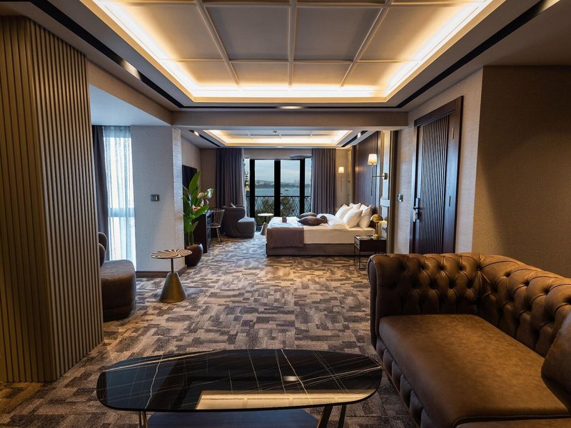 Tonight Hotel Port 5
