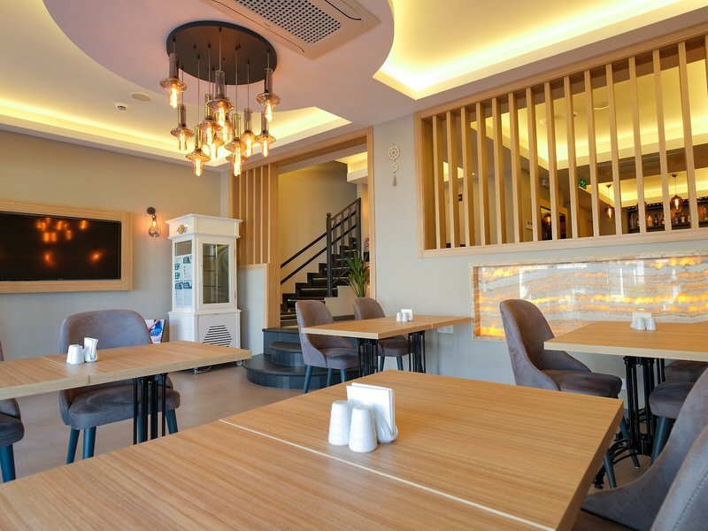 Alesta Midtown Apart Hotel 13