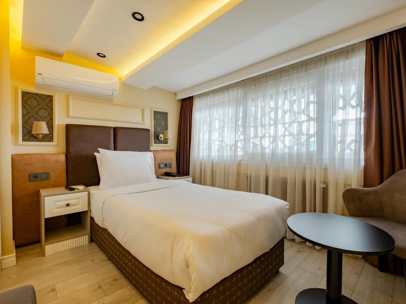 Frt Airport Hotel 8