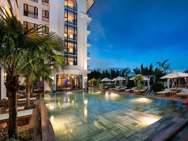 Shining Riverside Hotel & Spa 6