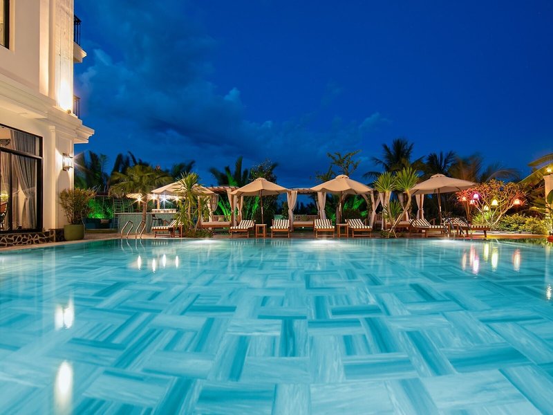 Shining Riverside Hotel & Spa 8