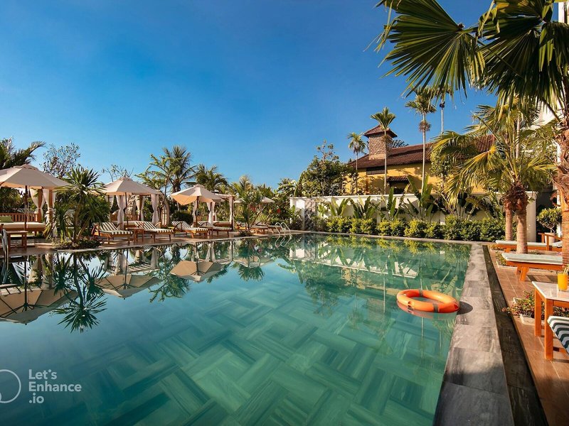 Shining Riverside Hotel & Spa 10