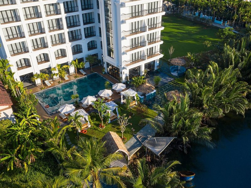 Shining Riverside Hotel & Spa 12