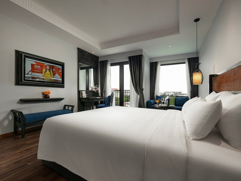 Shining Riverside Hotel & Spa 32
