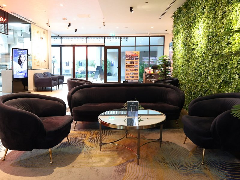Grand Kingsgate Waterfront By Millennium Hotels 6