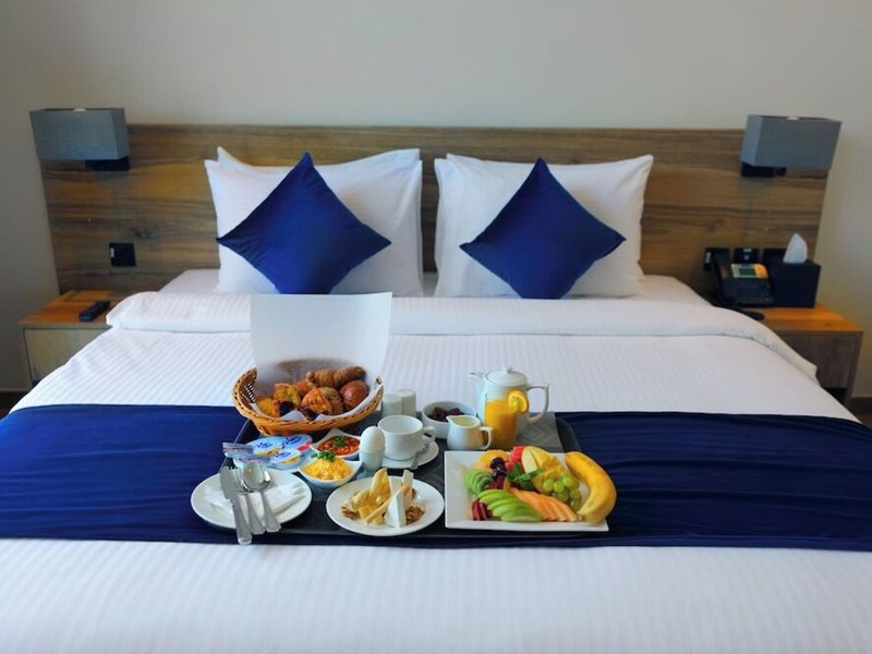 Grand Kingsgate Waterfront By Millennium Hotels 10