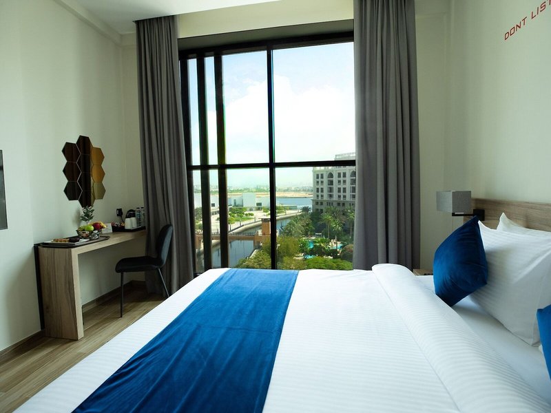 Grand Kingsgate Waterfront By Millennium Hotels 13