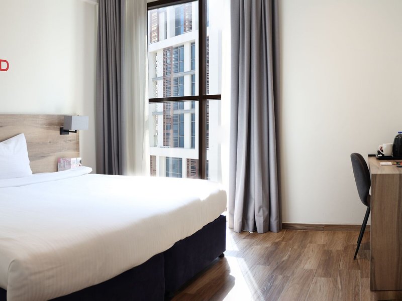 Grand Kingsgate Waterfront By Millennium Hotels 18