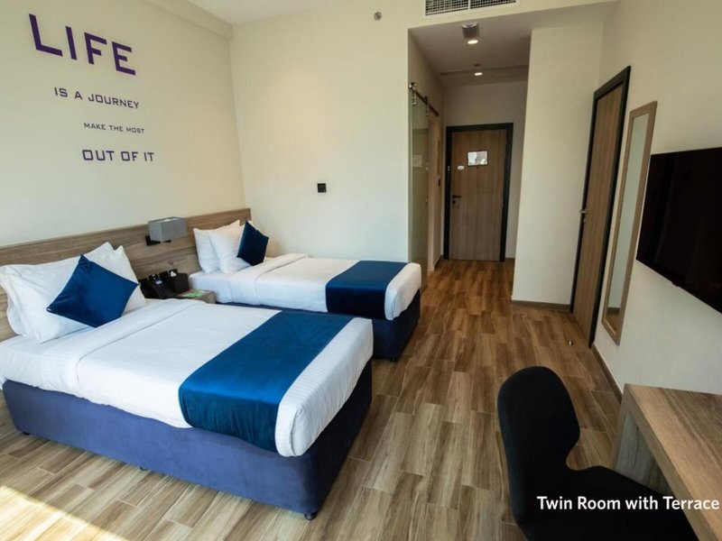 Grand Kingsgate Waterfront By Millennium Hotels 25