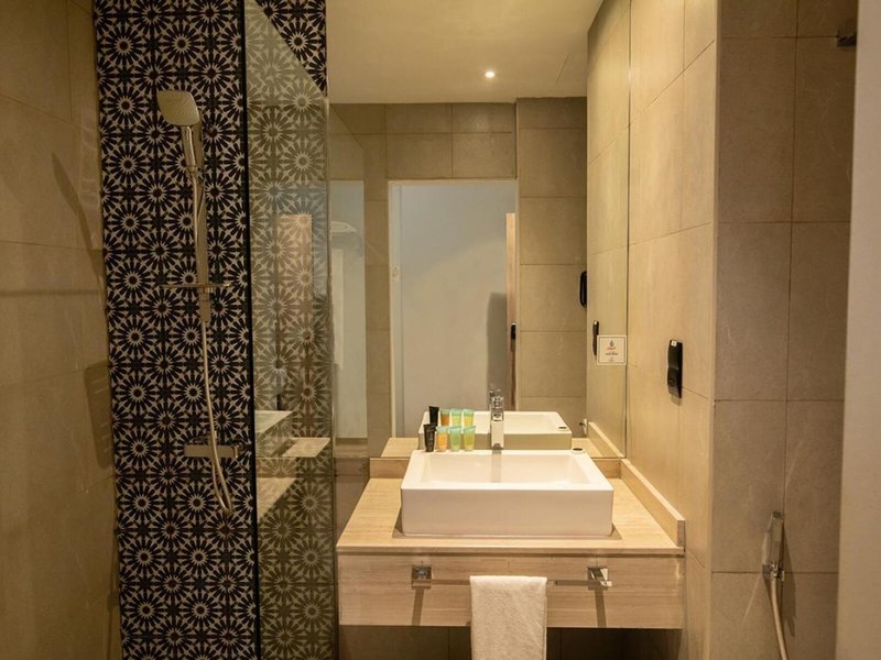 Grand Kingsgate Waterfront By Millennium Hotels 26