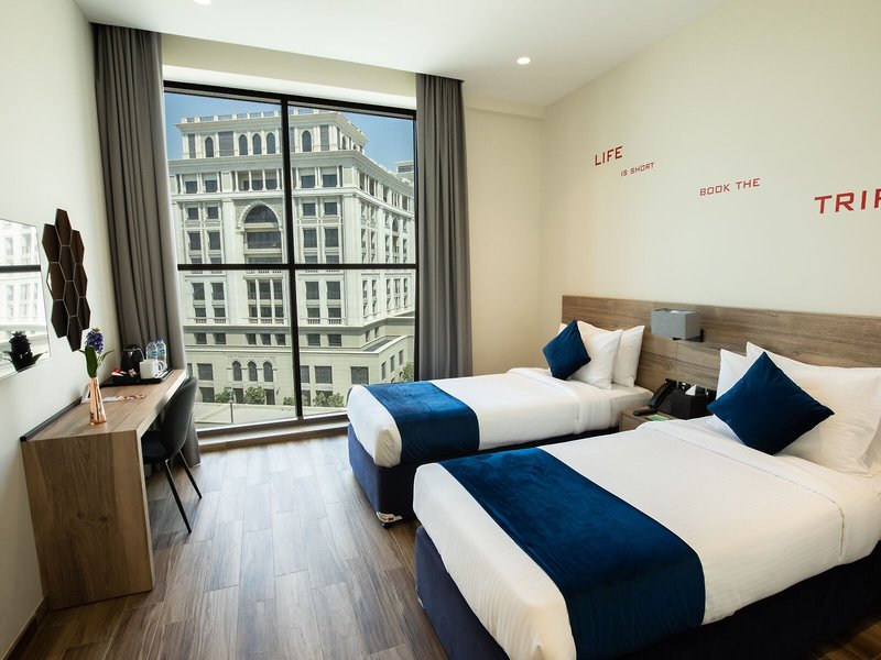 Grand Kingsgate Waterfront By Millennium Hotels 32