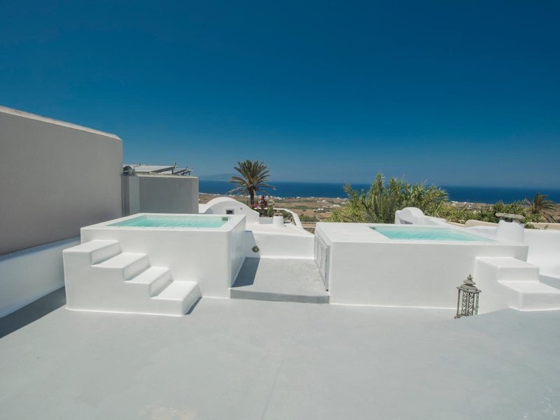 Aqua Serenity Santorini Luxury Suites 6