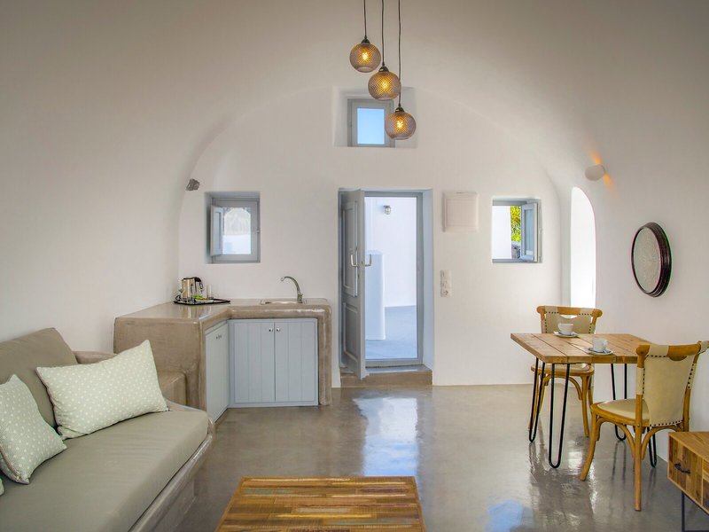 Aqua Serenity Santorini Luxury Suites 8