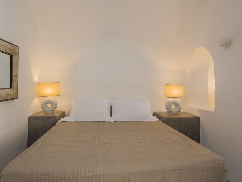 Aqua Serenity Santorini Luxury Suites 12