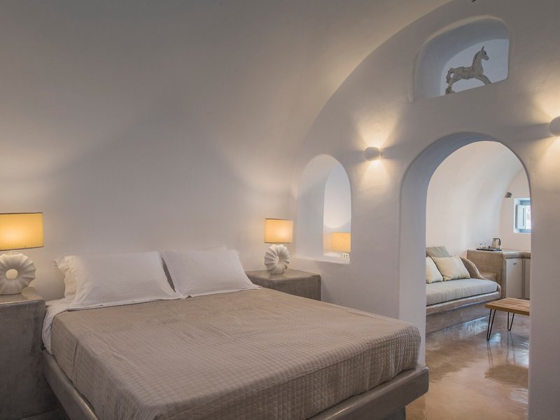 Aqua Serenity Santorini Luxury Suites 13