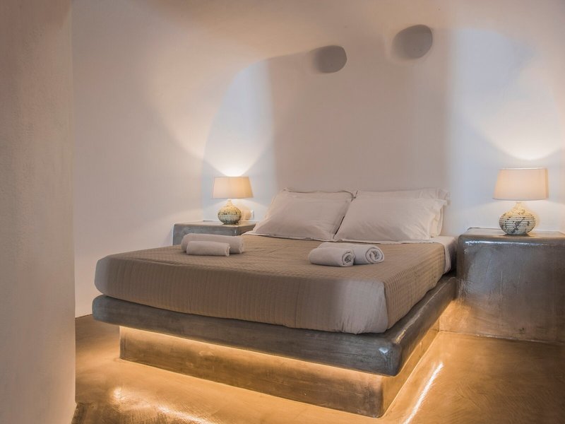Aqua Serenity Santorini Luxury Suites 14
