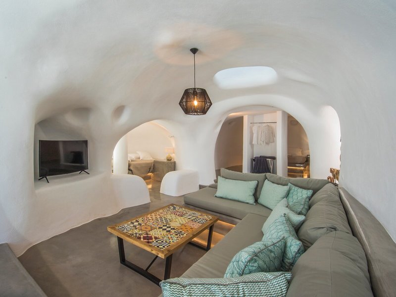 Aqua Serenity Santorini Luxury Suites 16