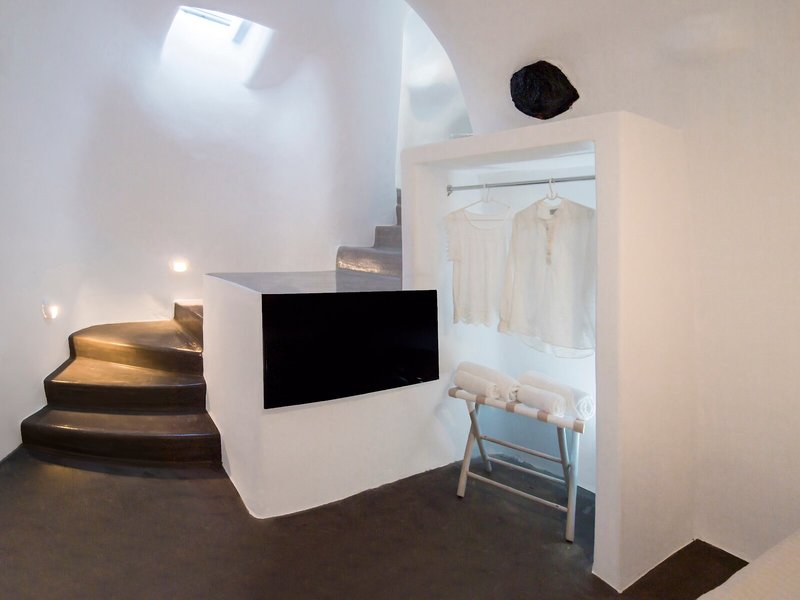 Aqua Serenity Santorini Luxury Suites 18