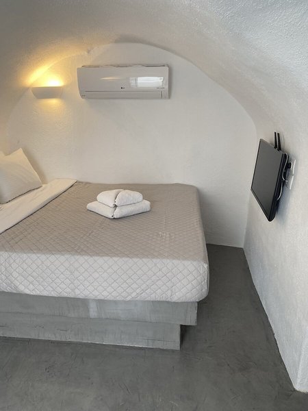 Aqua Serenity Santorini Luxury Suites 26