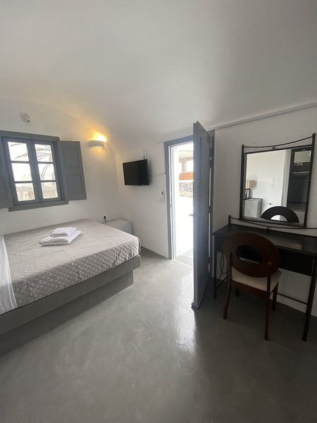 Aqua Serenity Santorini Luxury Suites 7