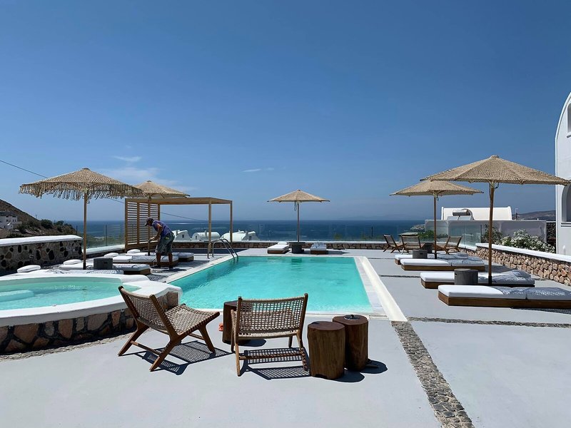 Symmetry Suites 13