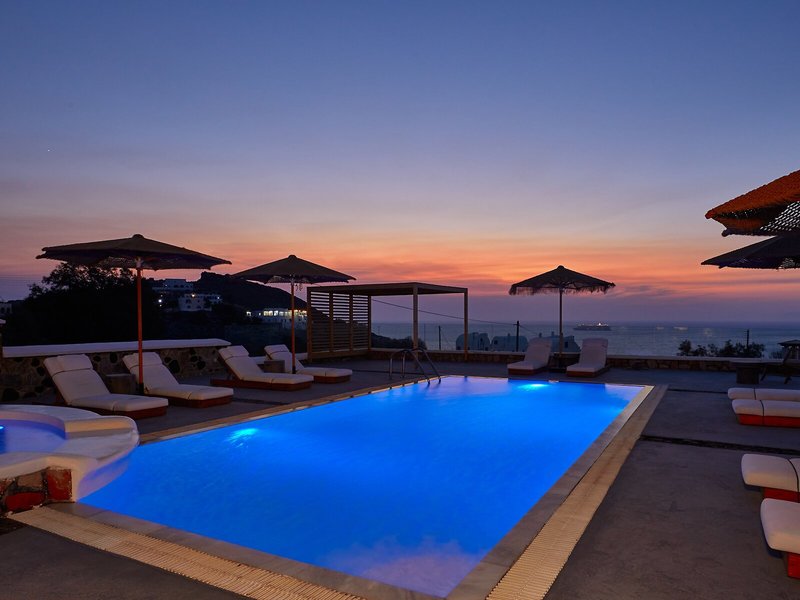 Symmetry Suites 17