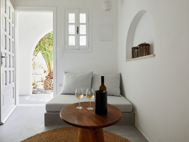 Symmetry Suites 22