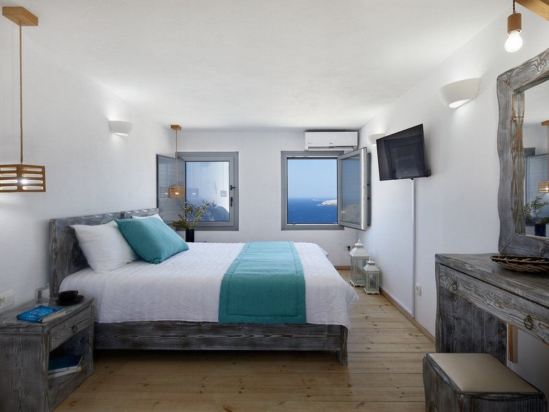 Symmetry Suites 27