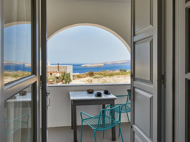 Symmetry Suites 44